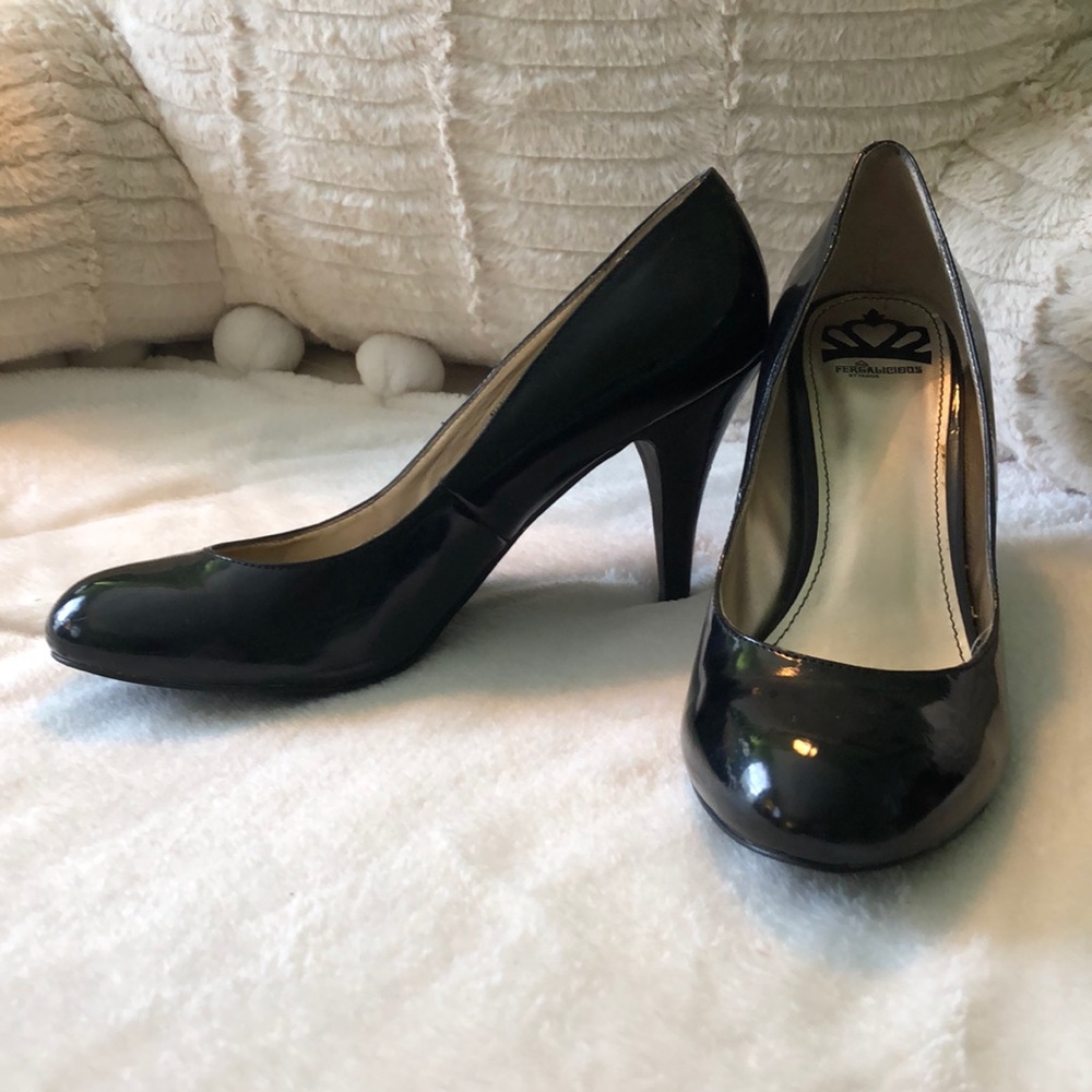 Black patent round-toe heel; Fergalicious Utopia